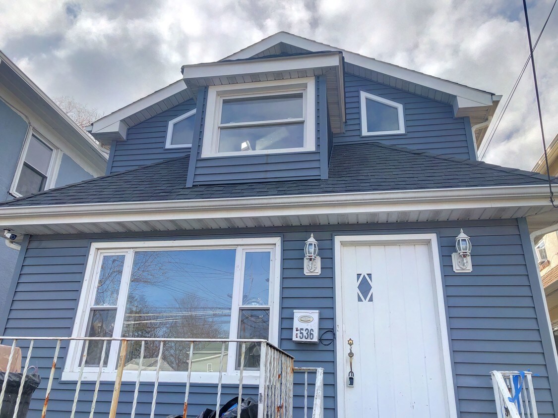 Foto principal - 1536 Asbury Ave