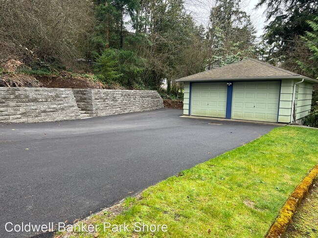 Foto del edificio - 3 br, 1 bath House - 2115 Phinney Bay Dr