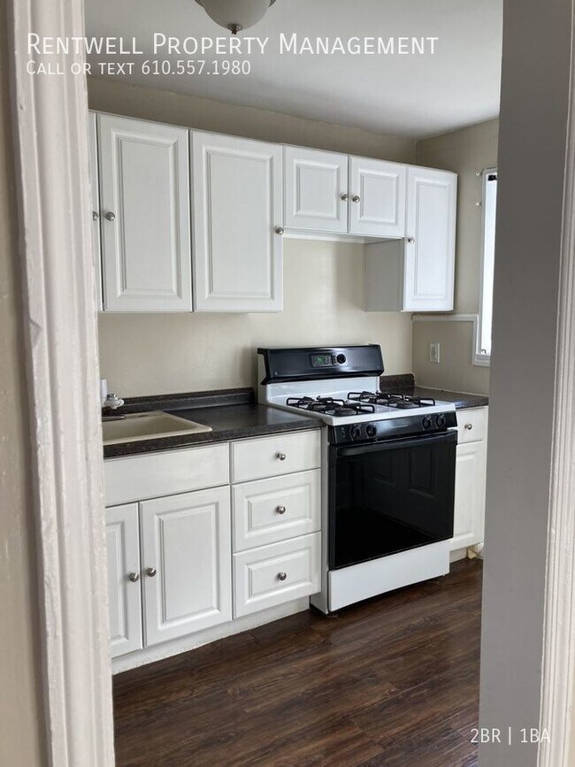 Foto del edificio - 2BR 1 BA Townhome, Darby PA  plus utilitie...