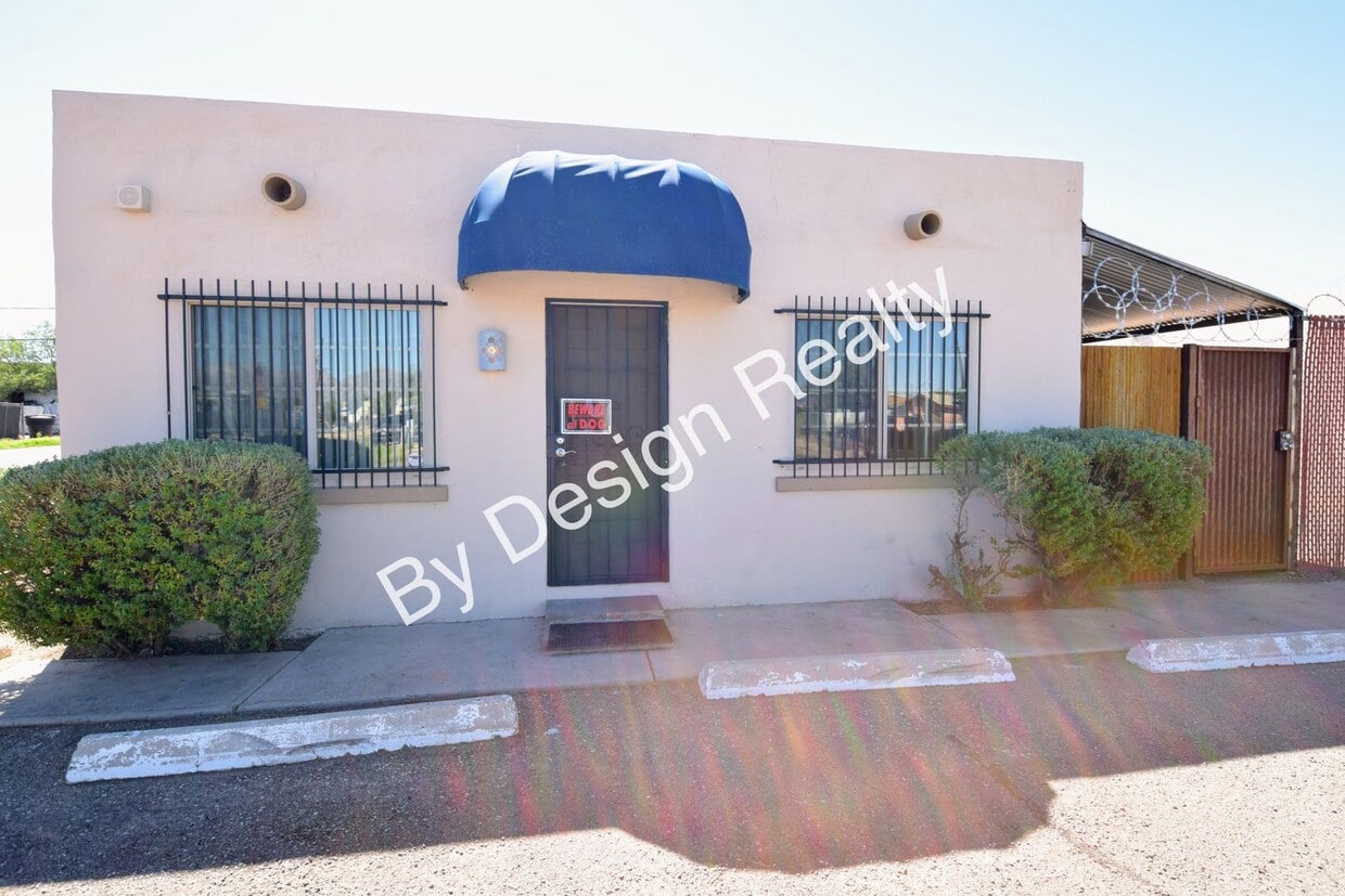 Foto principal - Stand Alone 2 Bed 1 Bath with Private Yard...