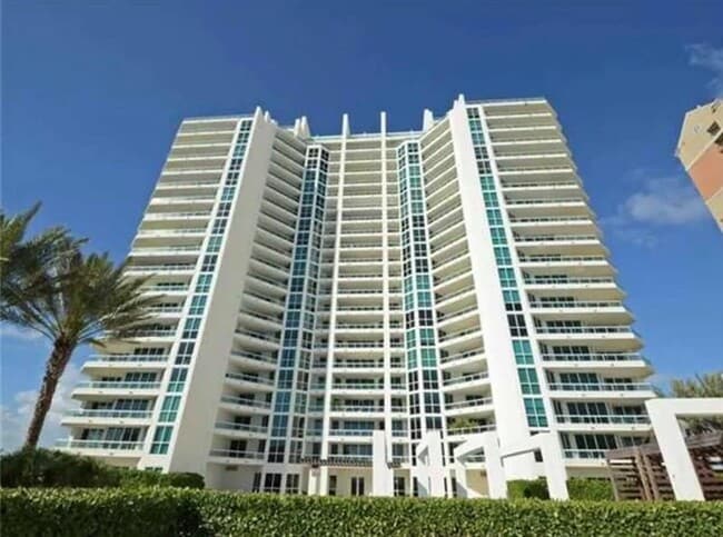 Building Photo - 101 S Fort Lauderdale Beach Blvd