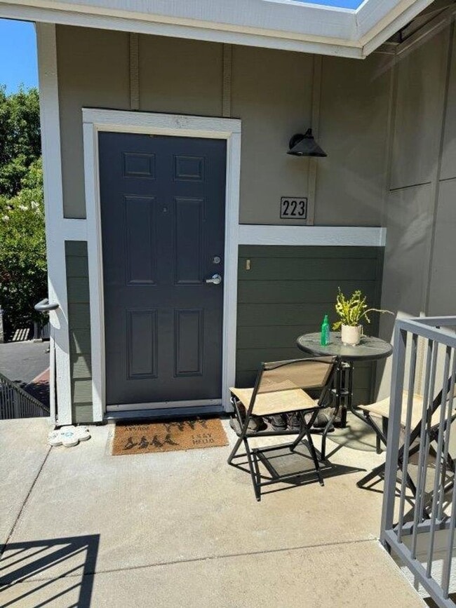 Building Photo - 1818 Moore Blvd, #223