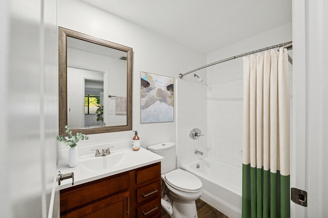 Building Photo - ReNew Woodlake