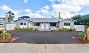 Building Photo - 2550 N Dixie Hwy