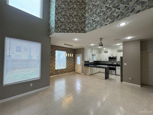 Building Photo - 2316 Corales St