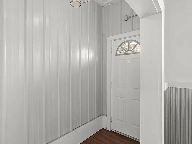 Foto del edificio - 6166 Crescent Ave