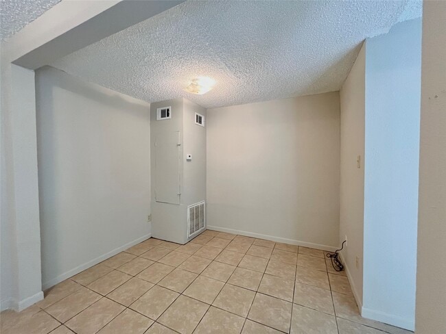 Building Photo - 2207 Avenue C