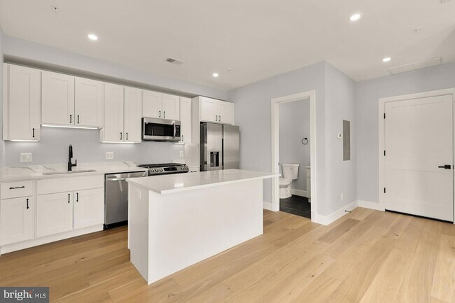 Foto del edificio - 3215 Mt Pleasant St NW