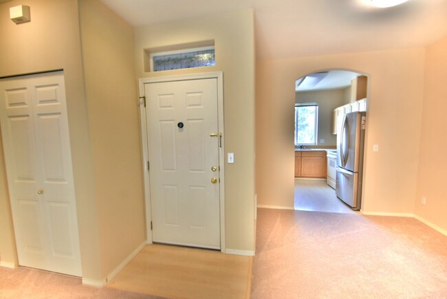 Building Photo - 2bd/1ba Lynnwood Condo