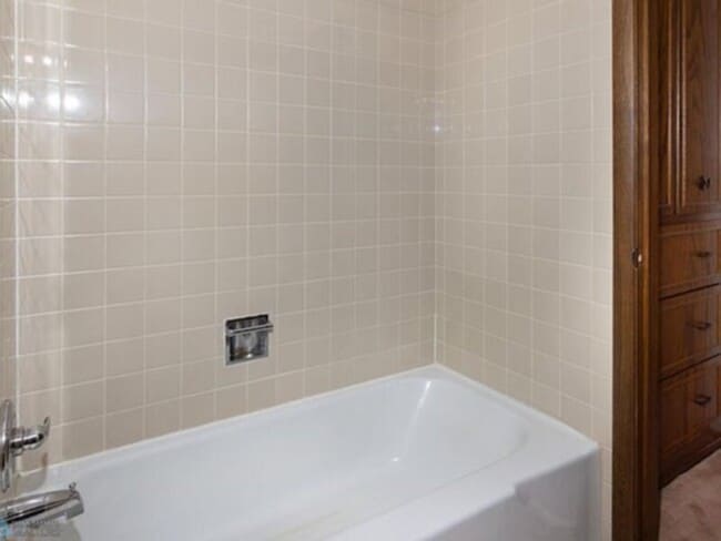 Foto del edificio - 2 BED UNIT 1 BATH AVAILABLE FOR RENT