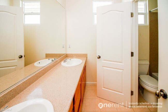 Building Photo - 1404 Allanmere Dr