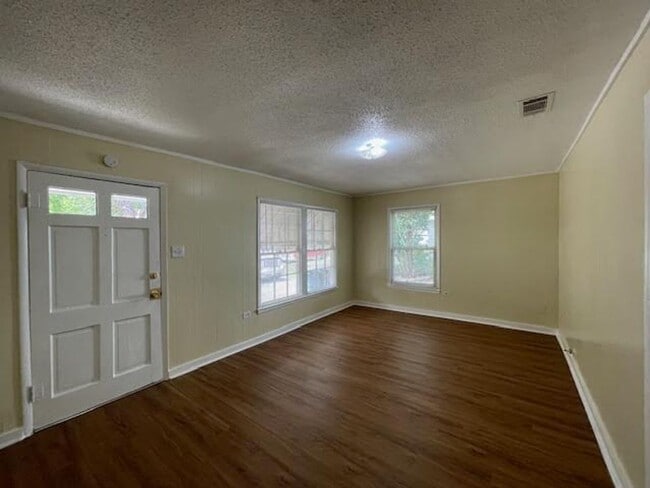 Building Photo - 2005 N 39th A St