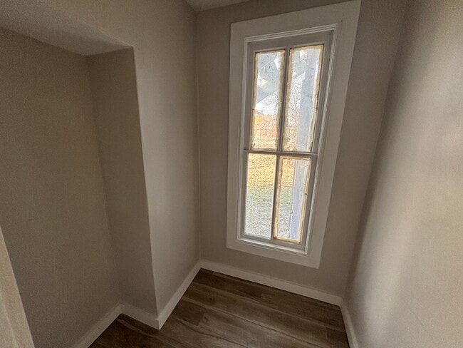 Building Photo - 14 E 6th Ave