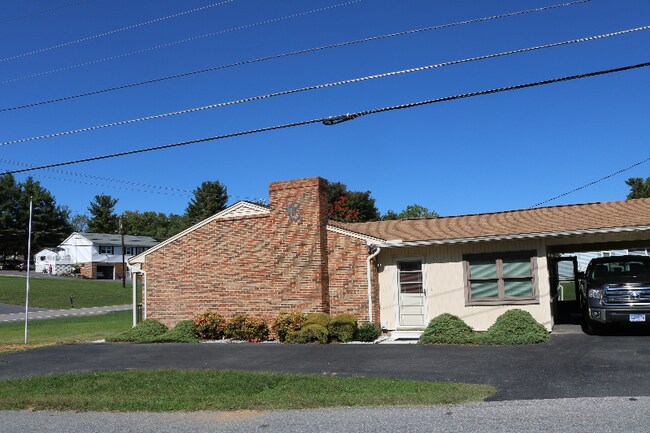 Building Photo - 144 Bookerdale Rd