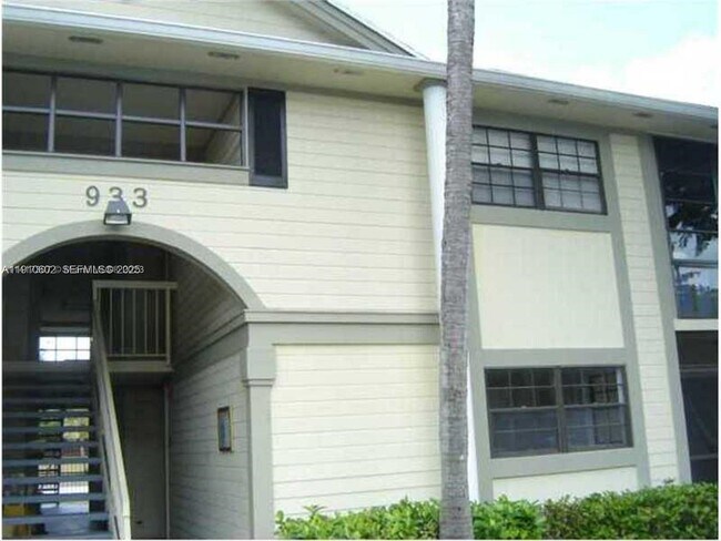 Foto del edificio - 933 NE 199th St