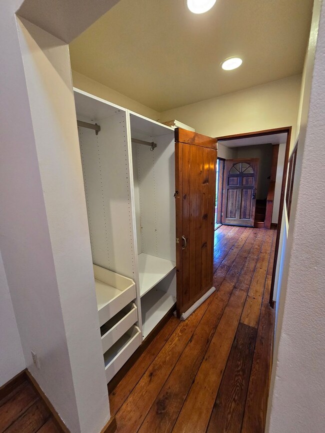 Foto del edificio - West Richmond/Castro