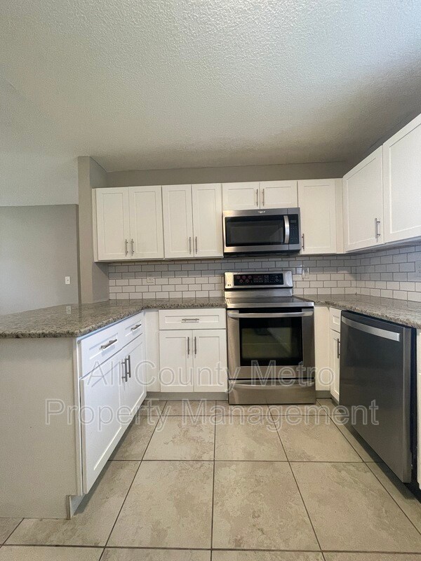 Foto del edificio - 223 W 10th St