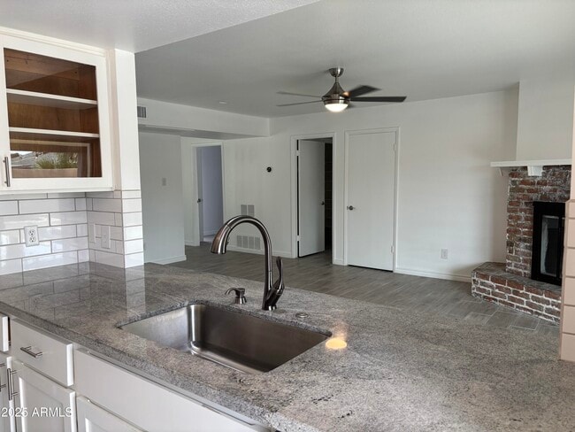 Building Photo - 4410 S Rita Ln