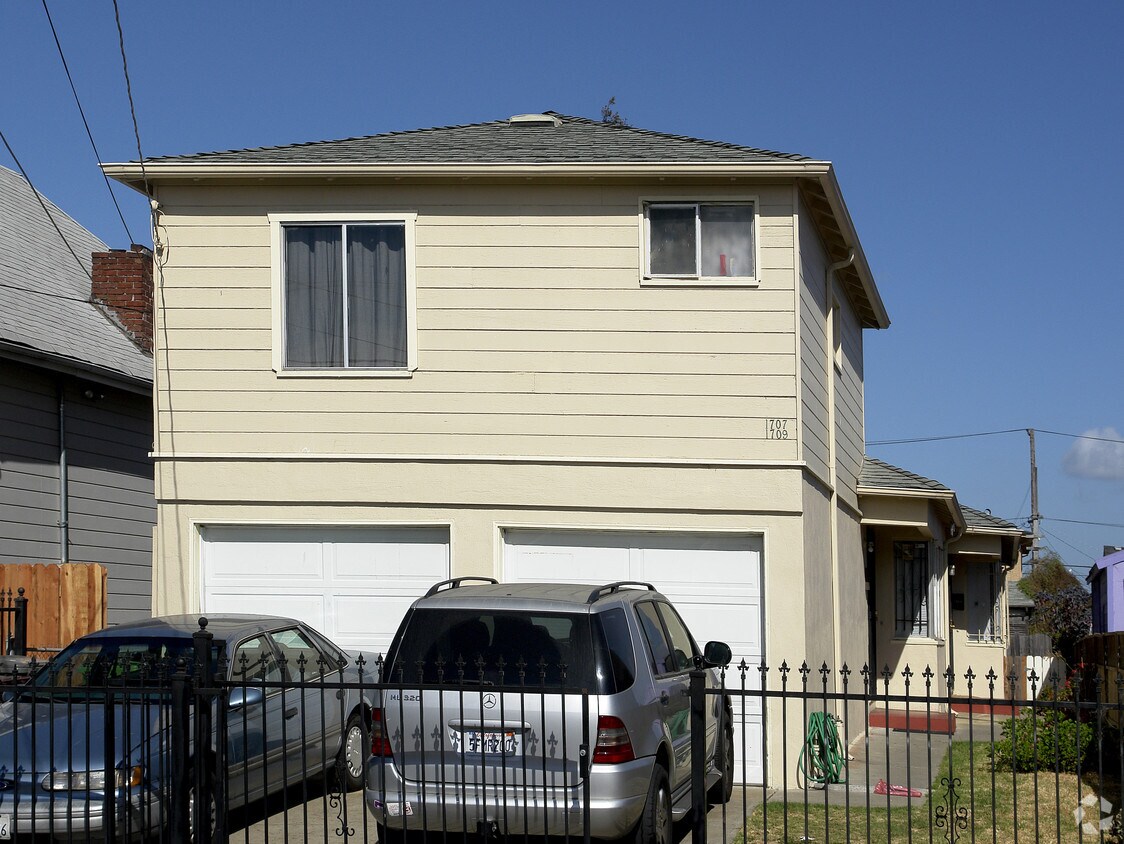 Building Photo - 1707-1709 83rd Ave