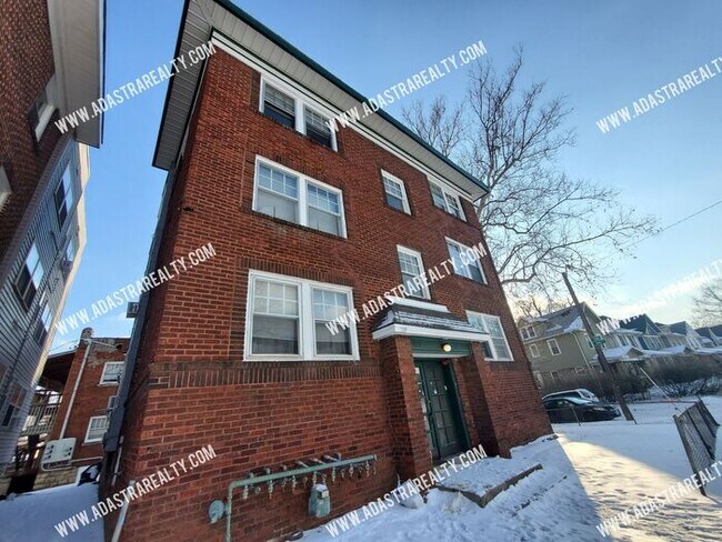 Building Photo - Cute and Affordable 1 Bedroom Apartment in...