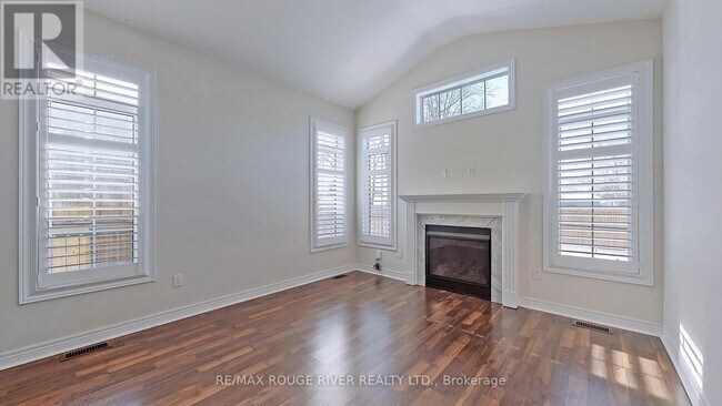 Photo du bâtiment - 1022 Byron St N