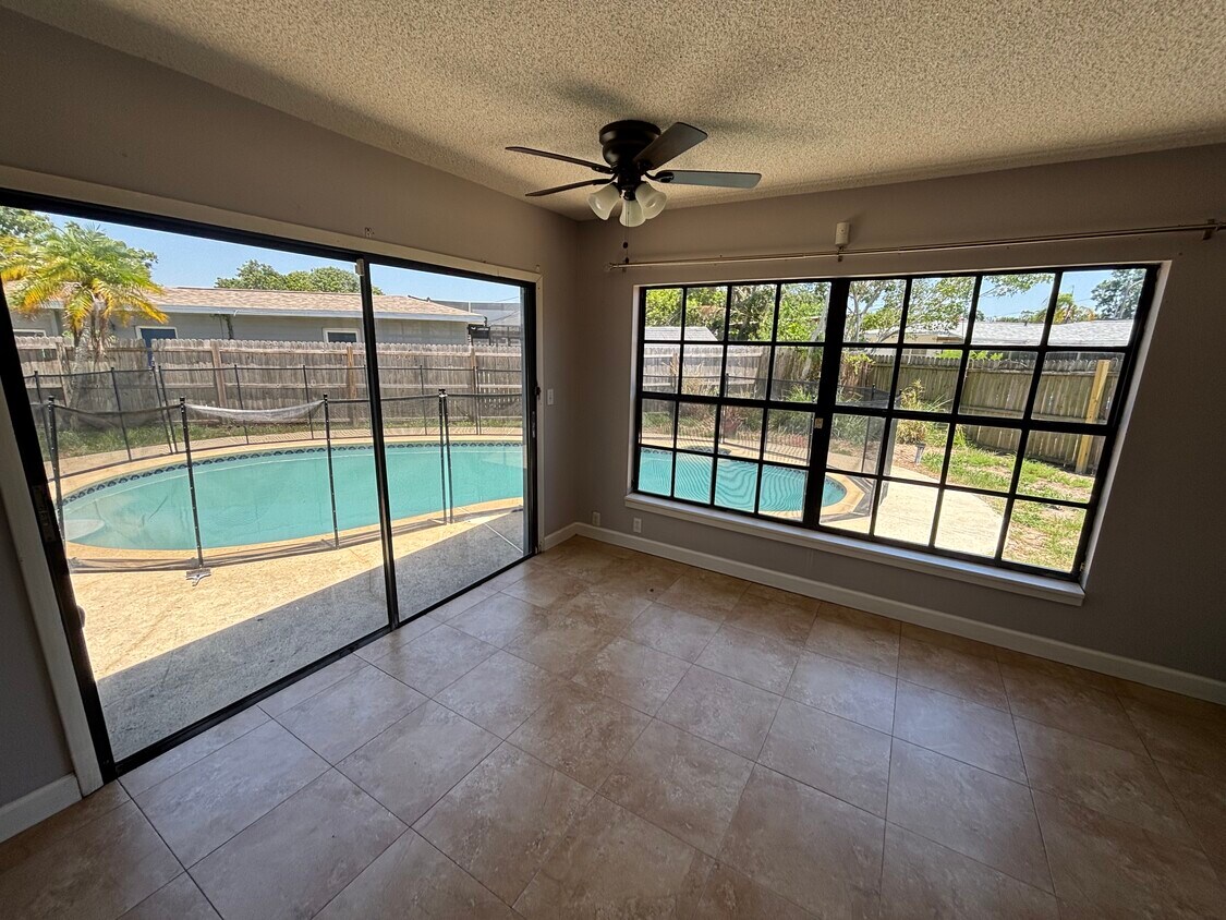 Foto principal - 6755 19th St N