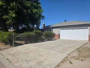 Building Photo - 1133 S Minaret Ave