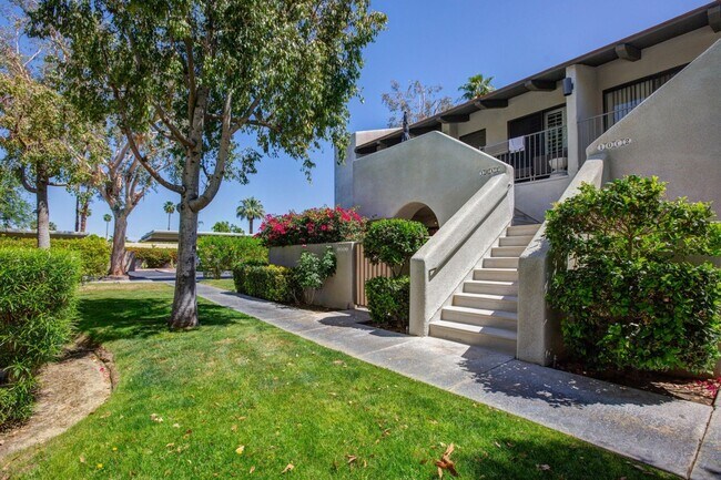 Building Photo - Stylish Ground-Floor Condo in Gated Palm S...