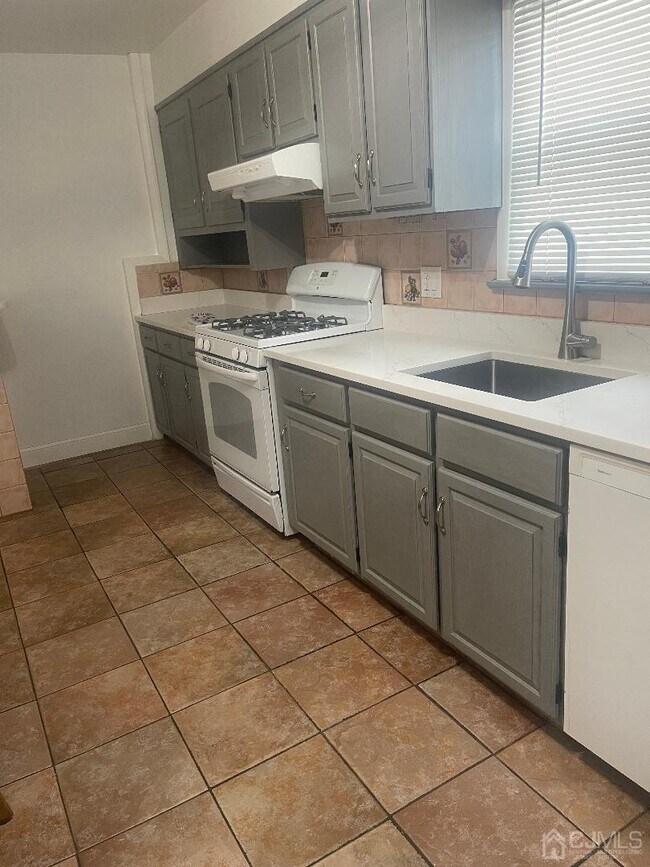 24 Maine Ave, Carteret, NJ 07008 House Rental in Carteret, NJ