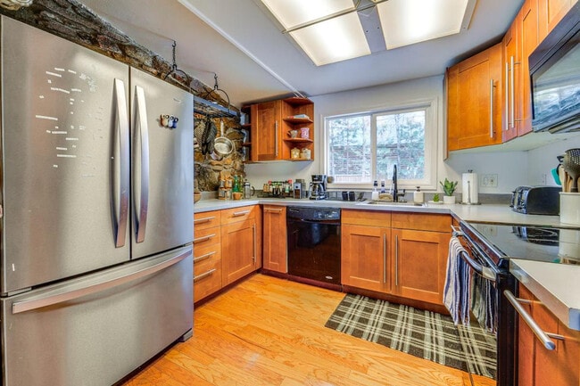 Building Photo - 627 Bear Valley Rd