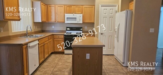Building Photo - 2689 S Desert Cavern Pl