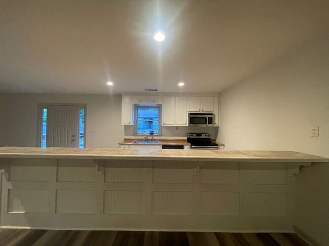 Foto del edificio - 218 Colonial Hills Rd