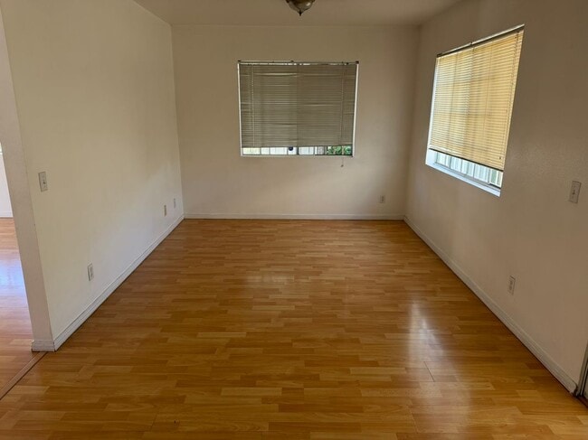 Foto del edificio - 4246 La Rica Ave