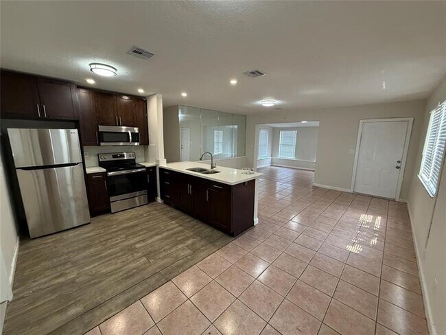 Foto del edificio - 640 SW 28th Dr