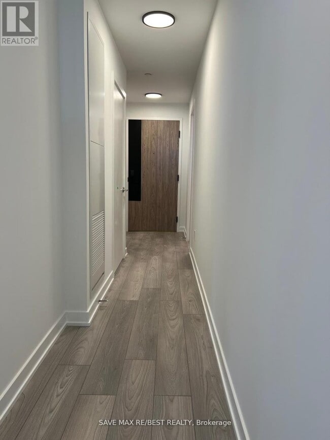 Building Photo - 1007 The Queensway