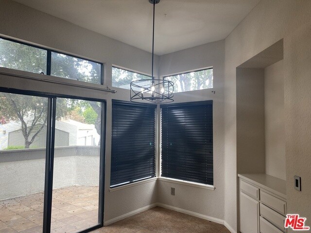 Foto del edificio - 77 Willowcrest Ln