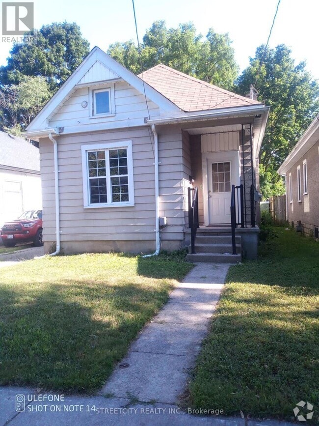 Building Photo - 37 Empress Ave