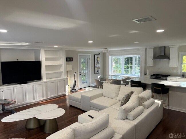 Foto del edificio - 503 Warrenville Rd