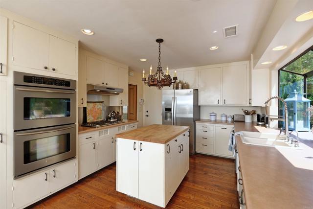 Building Photo - 6018 Avenida Chamnez