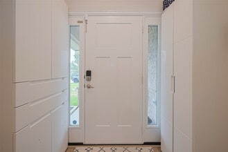 Building Photo - 2712 Golden Palms Ln