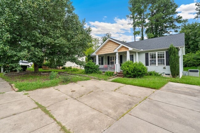 Building Photo - ** $500 OFF FIRST MONTH’S RENT ** 3be/2ba ...