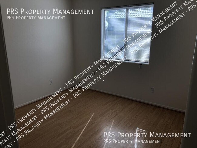 Building Photo - New Listing