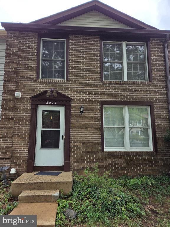 Primary Photo - 2023 Brooks Square Pl