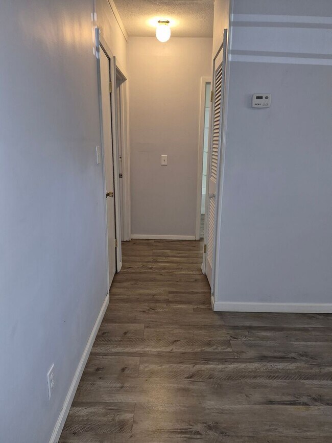 Foto del edificio - Montgomery Apartments