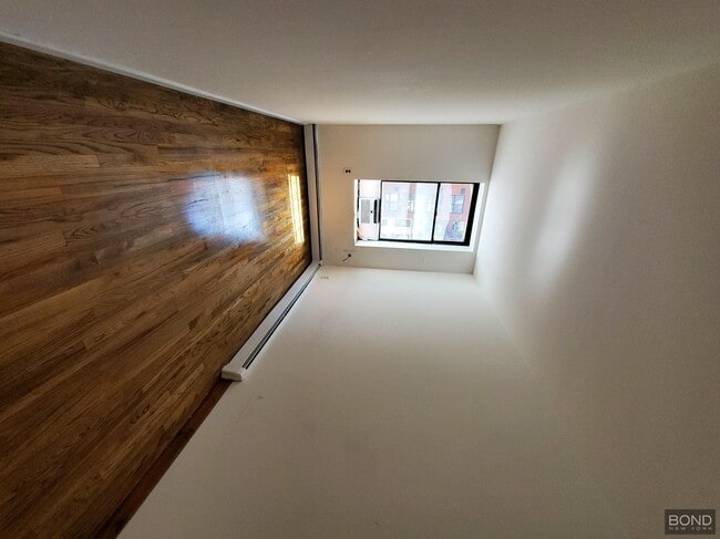 Building Photo - 957 Second Avenue