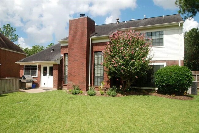 Foto del edificio - 2827 Lake Colony Dr