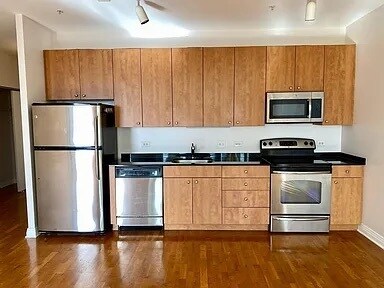 Foto del edificio - 565 W Quincy St