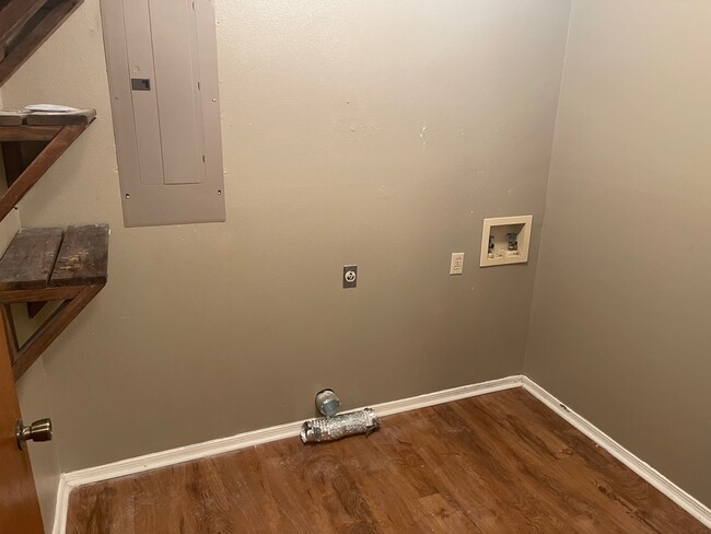 Building Photo - 112 Dollie Cir