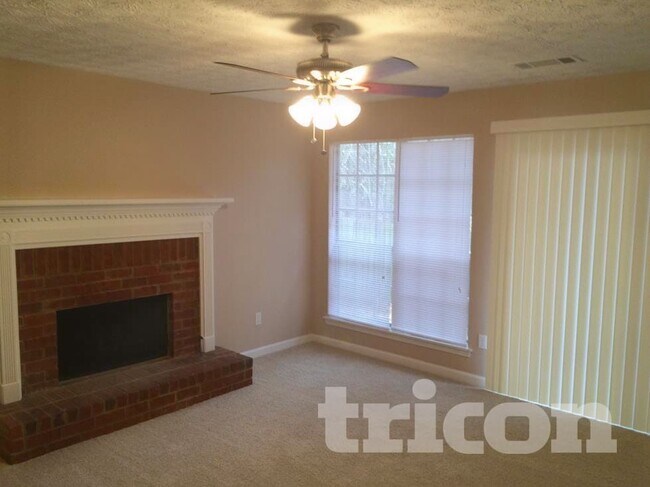 Foto del edificio - 8437 Glenwoods Dr
