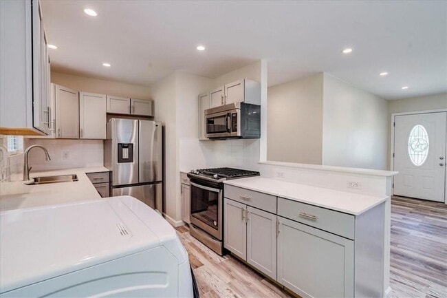 Foto del edificio - 1800 Forestglade Dr